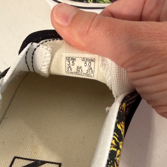 Vans Women’s (Coed) Classic Beauty Skull Slip-On Sneakers / Size 5 / Brand NWOT - Picture 4 of 9